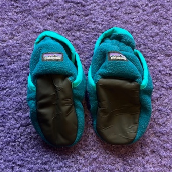 Patagonia Baby Synchilla™ Booties and Baby Pita Pocket Mittens set -3-6 months - Picture 3 of 6